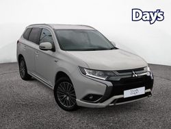 White Used 2020 Mitsubishi Outlander P-HEV SUV | £16,515 (Fair price)