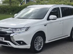 White Used 2019 Mitsubishi Outlander P-HEV SUV | £14,100 (Good price)