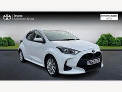White Used 2022 Toyota Yaris Hybrid Hatchback | £15,476 (Fair price)