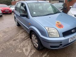 Blue Used 2004 Ford Fusion Hatchback | £1,499 (Super price)