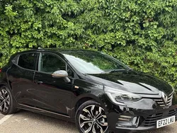 Metallic diamond black Used 2021 Renault Clio V SE Hatchback | £16,230 (Fair price)
