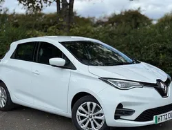 White Used 2022 Renault Rapid SE Hatchback | £10,009 (Fair price)