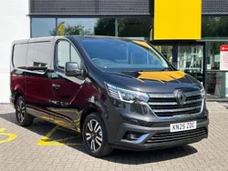 Jet black New 2025 Renault Trafic Van | £24,995