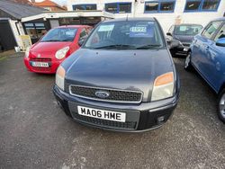 Grey Used 2006 Ford Fusion Zetec Hatchback | £1,995 (Fair price)