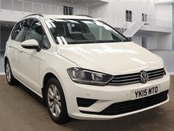 Candy white Used 2015 VW Golf Sportsvan SE MPV | £6,800 (Fair price)