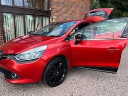 Red Used 2016 Renault Clio IV Dynamique Hatchback | £4,695 (Fair price)