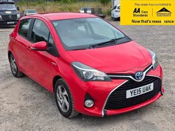 Red Used 2015 Toyota Yaris Hybrid Hatchback | £7,988 (Fair price)