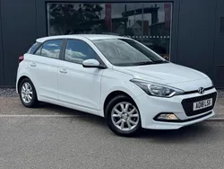 White Used 2017 Hyundai i20 SE Hatchback | £9,795 (Fair price)