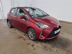 Metallic tokyo red Used 2017 Toyota Yaris Hybrid Hatchback | £9,795 (Fair price)