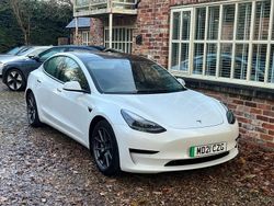 White Used 2021 Tesla Model 3 Standard Range Plus Sedan | £14,495 (Fair price)