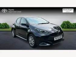 Black Used 2022 Toyota Yaris Hybrid Hatchback | £16,136 (Fair price)