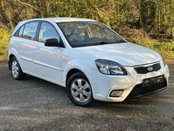 White Used 2011 Kia Rio 2 Hatchback | £1,995 (Fair price)