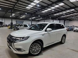 White Used 2019 Mitsubishi Outlander P-HEV Estate | £10,870 (Fair price)