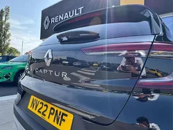 Black Used 2022 Renault Captur Iconic SUV | £13,000 (Fair price)