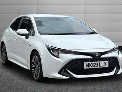 Pure white Used 2019 Toyota Corolla Design Hatchback | £15,450 (Fair price)