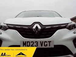 White/black Used 2023 Renault Captur Techno SUV | £18,500 (Fair price)