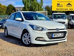 White Used 2017 Hyundai i20 SE Hatchback | £10,388 (Fair price)