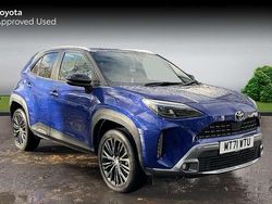 Blue/black Used 2022 Toyota Yaris Hybrid SUV | £20,948 (Good price)