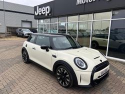 White Used 2021 Mini Cooper S Exclusive Hatchback | £17,995 (Fair price)
