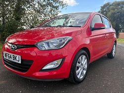 Red Used 2014 Hyundai i20 Active Hatchback | £4,495 (Fair price)