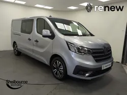 Metallic highland grey New 2025 Renault Trafic Van | £27,521