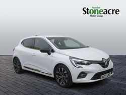 White Used 2022 Renault Clio V Techno Hatchback | £13,700 (Fair price)