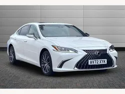 Sonic white Used 2023 Lexus ES300H Sedan | £28,495 (Good price)