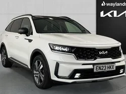 White Used 2023 Kia Sorento SUV | £36,495 (Fair price)