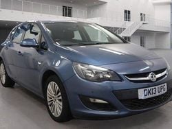 Blue Used 2013 Vauxhall Astra Hatchback | £2,190 (Good price)
