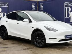 White Used 2022 Tesla Model Y Long Range AWD SUV | £23,799 (Fair price)