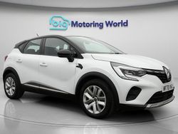 White/black Used 2020 Renault Captur Play SUV | £10,750 (Fair price)