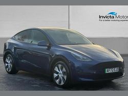 Deep blue metallic Used 2022 Tesla Model Y Long Range AWD SUV | £24,500 (Fair price)