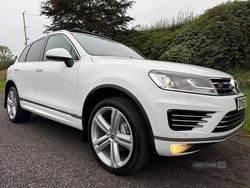 White Used 2015 VW Touareg R-line SUV | £15,650 (A bit pricey)