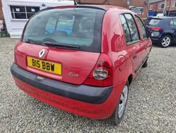 Red Used 2002 Renault Clio II Expression Hatchback | £999 (Good price)