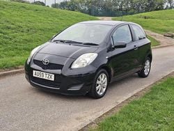 Black Used 2009 Toyota Yaris Hatchback | £2,000 (Fair price)