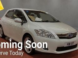 White Used 2011 Toyota Auris Hatchback | £7,495
