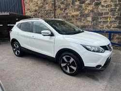 White Used 2016 Nissan Qashqai N-Connecta SUV | £7,690 (Good price)