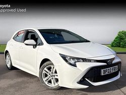 Pure white Used 2022 Toyota Corolla Hatchback | £14,579 (Fair price)
