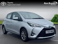 Silver Used 2019 Toyota Yaris Hybrid Hatchback | £13,145 (Good price)