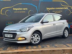 Silver Used 2017 Hyundai i20 SE Hatchback | £10,290 (Fair price)