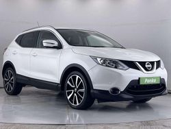 White Used 2016 Nissan Qashqai Tekna SUV | £7,040 (Fair price)