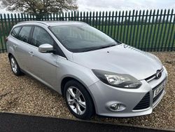 Silver Used 2014 Ford Focus Zetec Estate | £2,799 (Fair price)
