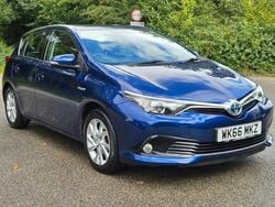 Used 2016 Toyota Auris Hybrid | £12,495 (Fair price)