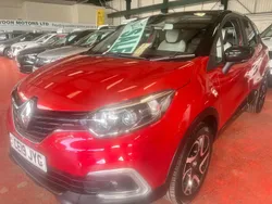 Red/black Used 2019 Renault Captur Iconic SUV | £8,240 (Fair price)