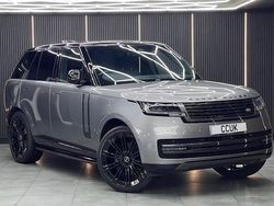 Used 2025 Land Rover Range Rover SE SUV | £78,990 (Super price)