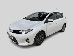 White Used 2014 Toyota Auris Hybrid Hatchback | £9,295 (Fair price)
