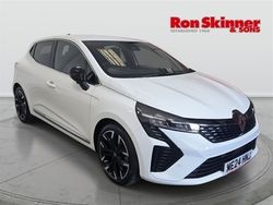 White Used 2024 Renault Clio V Techno Hatchback | £17,999 (Fair price)