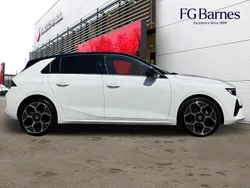 White Used 2024 Vauxhall Astra Ultimate Hatchback | £21,399 (Fair price)