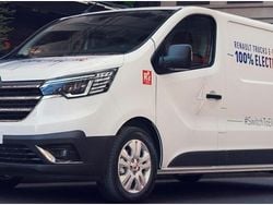 White New 2025 Renault Trafic Van | £19,995