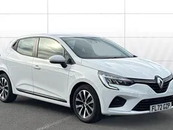 White Used 2021 Renault Clio V Iconic Hatchback | £13,127 (Fair price)